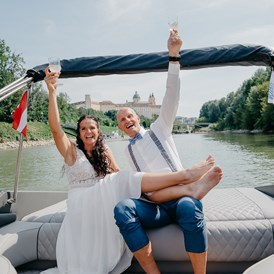 Hochzeit: Wir organisieren gerne als besonderes Highlight eine Bootsfahrt mit unserem hauseigenen Boot - Schloss Luberegg
