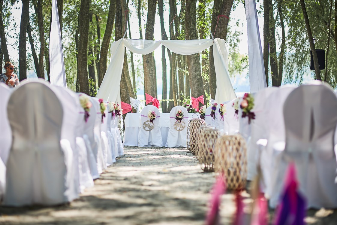 Hochzeit: Hochzeit am längsten Naturstrand der Donau - fußläufig von Schloss Luberegg - Schloß Luberegg