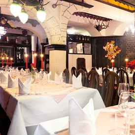 Hochzeit: Kardos Stüberl maximal 40 Sitzplätze
Wlan & Klimaanlage - Restaurant Kardos K.u.K. Spezialitäten