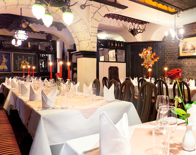 Hochzeit: Kardos Stüberl maximal 40 Sitzplätze
Wlan & Klimaanlage - Restaurant Kardos K.u.K. Spezialitäten