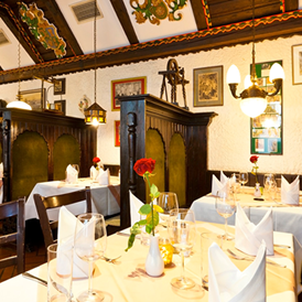 Hochzeit: Kaiser Stüberl maximal 65 Sitzplätze
Wlan & Klimaanlage - Restaurant Kardos K.u.K. Spezialitäten
