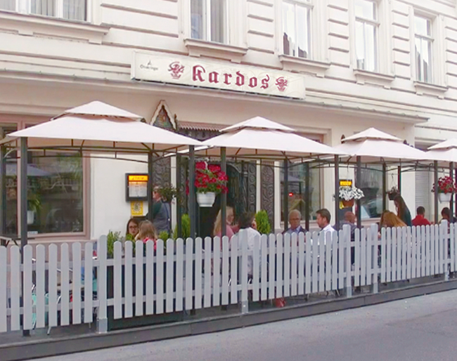Hochzeit: Kardos Terrasse bis zu 16 Sitzplätze - Restaurant Kardos K.u.K. Spezialitäten