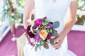 Hochzeit: Brautstrauß von unserer Floristin | Copyright Foto: fotografundfee - Kittenberger Erlebnisgärten