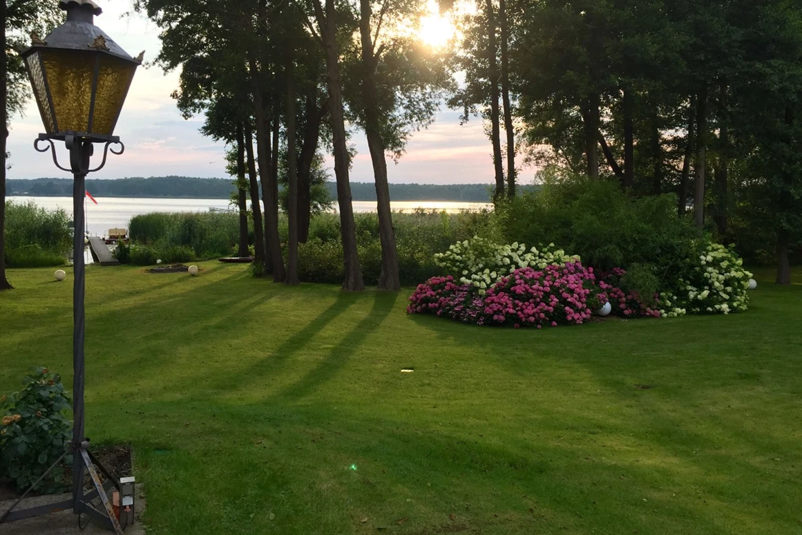 Hochzeitslocation: Blick zum See - Schloss Glowe