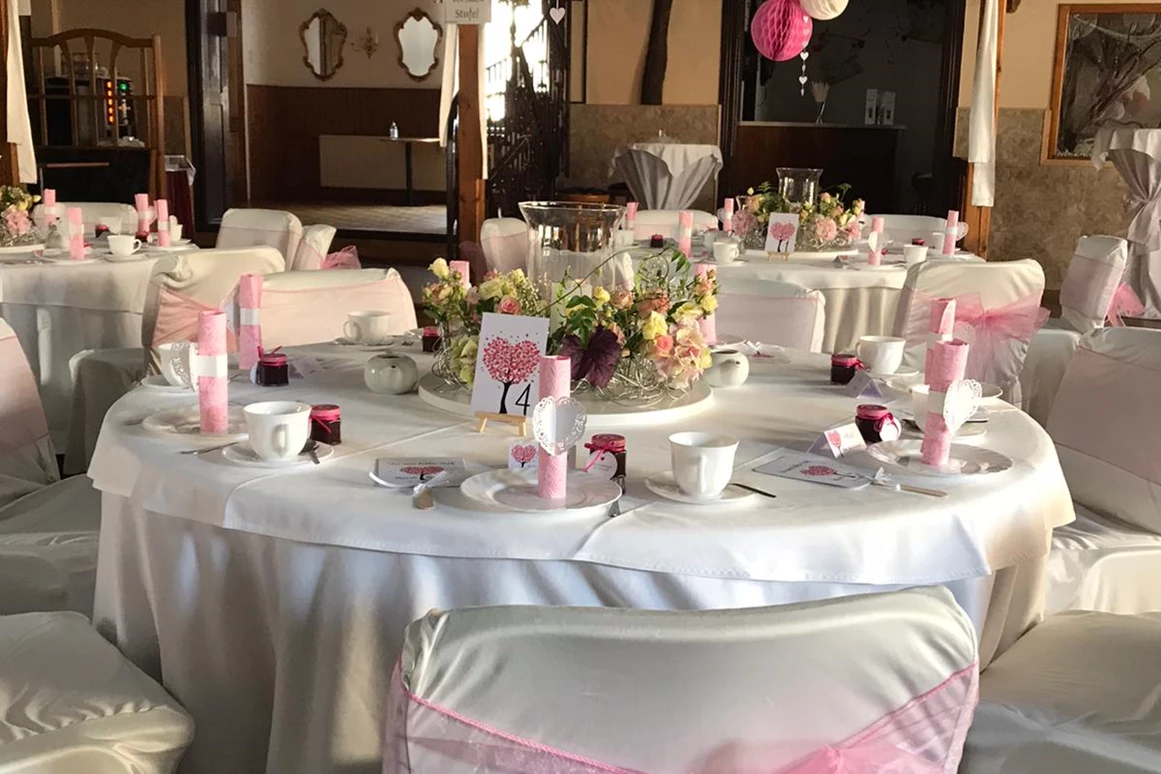 Hochzeitslocation: Simon Wildetaube