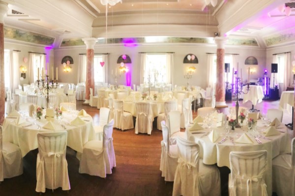 Der Linslerhof Angaben zu den Festsälen Festsaal Hubertus mit Rosengarten