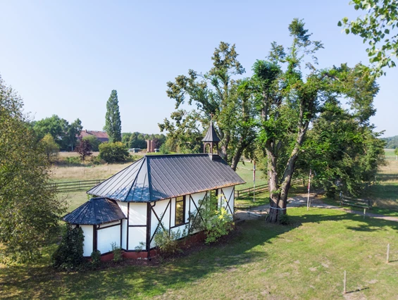 Hochzeitslocation: Am Hof steht die Kapelle St. Antonius für Trauungen zur Verfügung. - Der Linslerhof