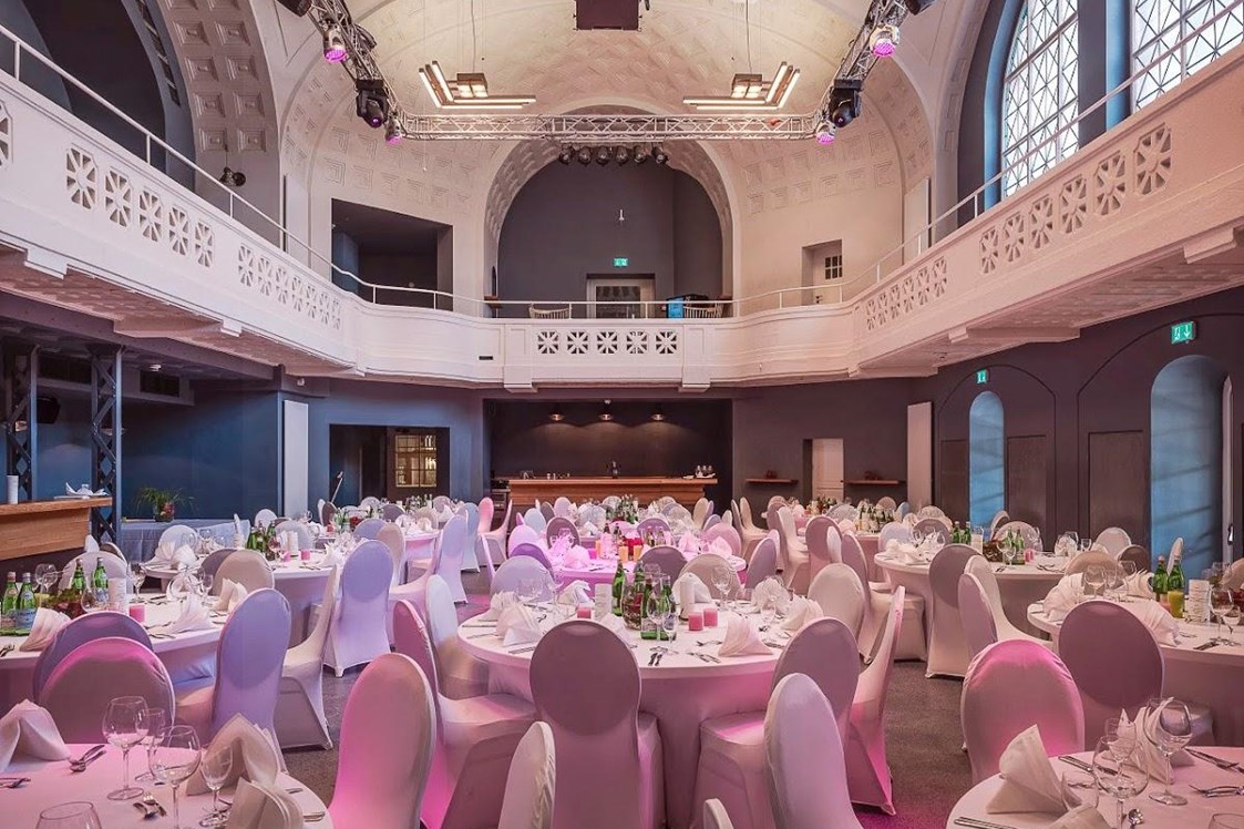 Hochzeit: Der elegante Festsaal des Frauenbad Heidelberg bietet Platz für 180 Hochzeitsgäste. - FRAUENBAD Heidelberg