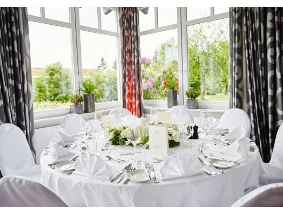 Hochzeit: gedeckter Tisch - Golf Café Restaurant