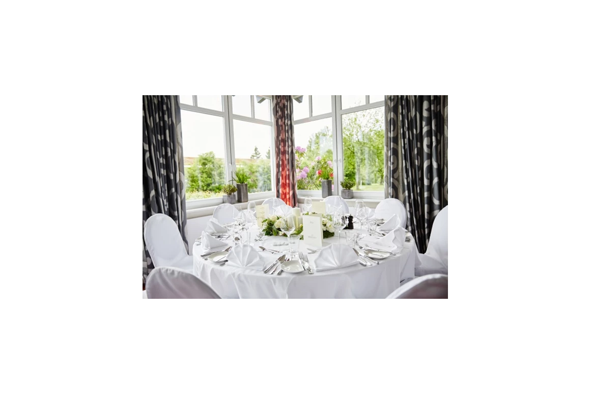 Hochzeit: gedeckter Tisch - Golf Café Restaurant