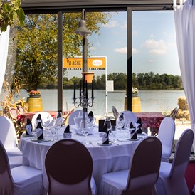 Hochzeit: Der Blick vom Festsaal des Restaurant Vabene (1020 Wien) auf die Donau. - Donau Restaurant - Vabene