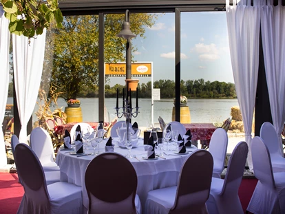 Bruiloft - Weinviertel - Der Blick vom Festsaal des Restaurant Vabene (1020 Wien) auf die Donau. - Donau Restaurant - Vabene