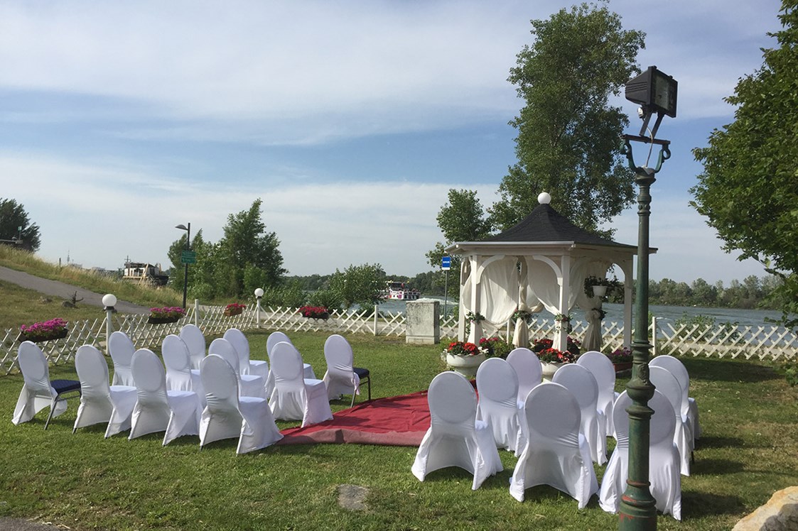 Hochzeit: In der Loggia des Restaurant Vabene können Gartenhochzeiten direkt am Wasser gefeiert werden. - Donau Restaurant - Vabene