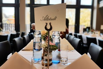 Hochzeit: HÖHNERStall
