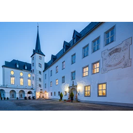 Hochzeit: Außenansicht Schlossgebäude - Schlosshotel PURSCHENSTEIN