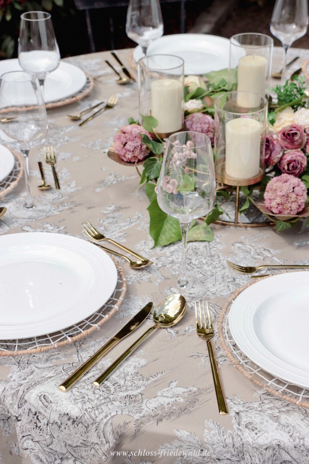 Hochzeit: Auch ausgefallene Dekorationen ermöglichen wir Ihnen gerne. - Schloss Friedewald (Westerwald)