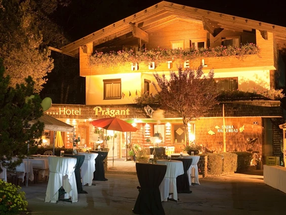 Hochzeit: Das Willkommengetränk organisieren wir Ihnen gerne am Parkplatz vor der Hoteleingang oder im Garten. - Hotel Prägant