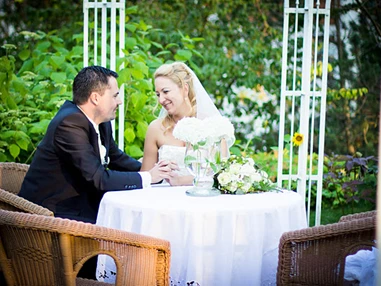 Hochzeit: romantischer Pavillon - gerne können wir Ihre standesamtliche Hochzeit auch bei uns im Freien organisieren - Hotel Prägant