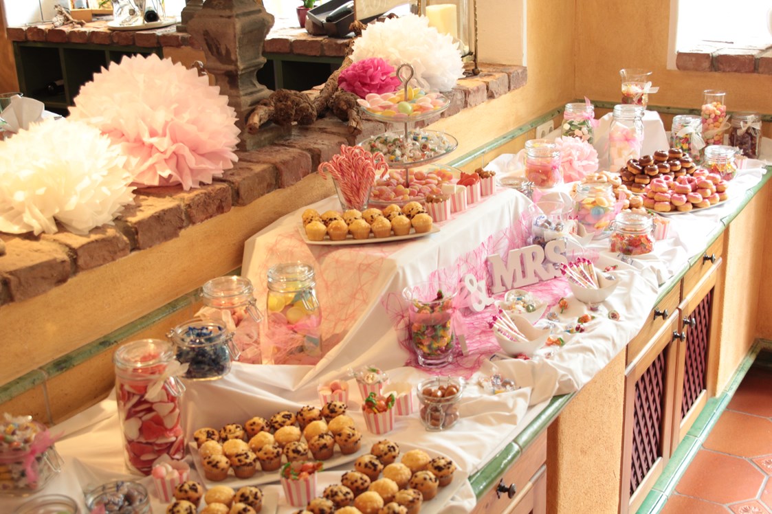 Hochzeit: Wenn das Brautpaar besonders "süß" ist - Candybar! :-) - Hotel Prägant