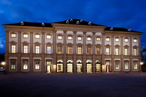 Hochzeit: Die Südfassade des GARTENPALAIS
entworfen von Architekt Domenico Martinelli (1650–1718), um 1700
(c) Palais Liechtenstein GmbH / Akodu - Gartenpalais Liechtenstein