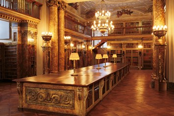 Hochzeit: Die klassizistische Bibliothek 
© LIECHTENSTEIN. The Princely Collections, Vaduz–Vienna - Gartenpalais Liechtenstein