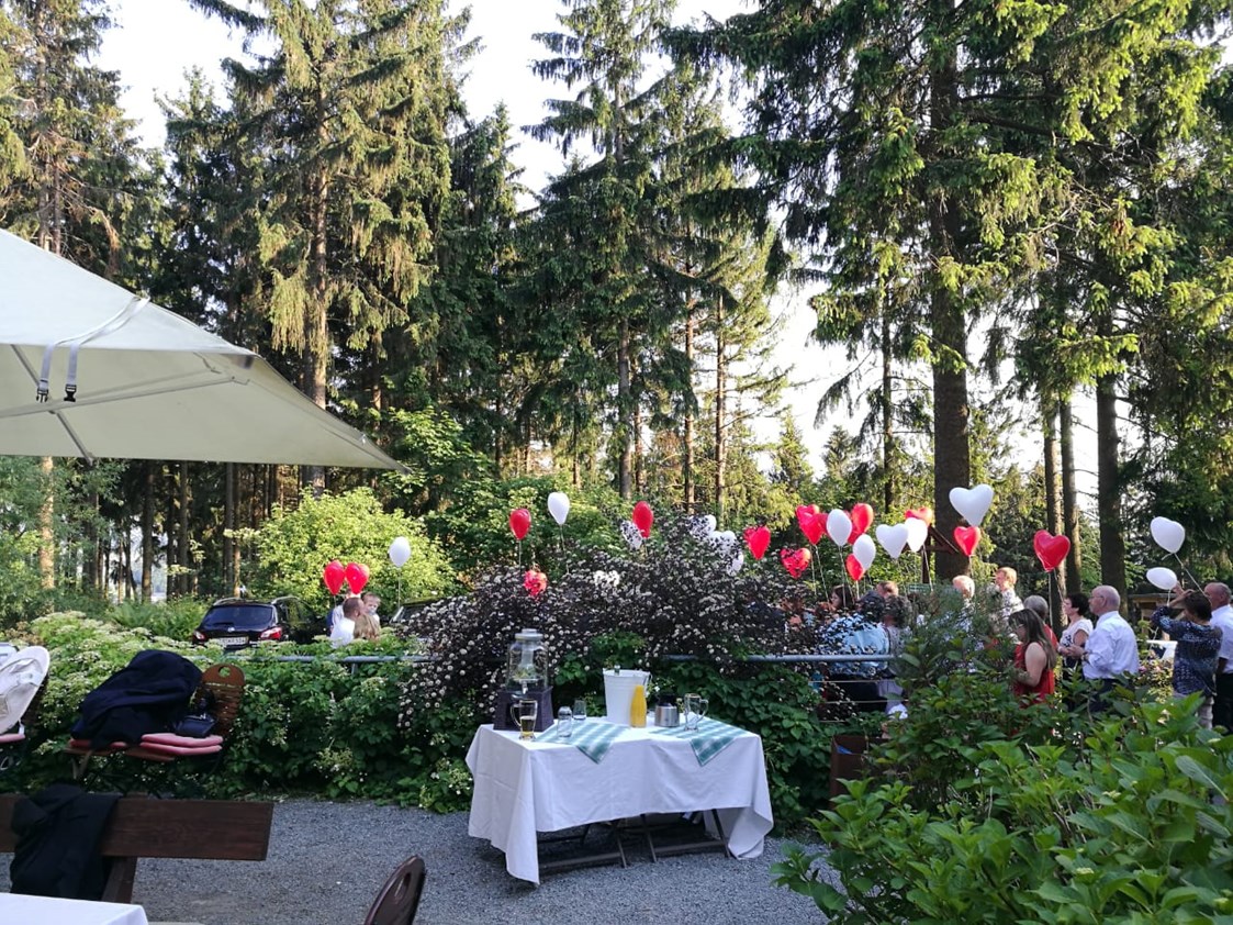 Hochzeit: Feiern im Grünem - Bergwirtschaft Bieleboh Restaurant & Hotel