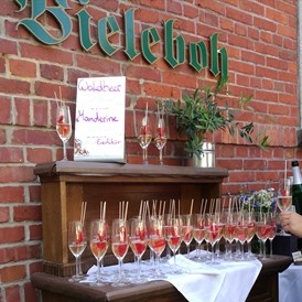 Hochzeit: Sektempfang - Bergwirtschaft Bieleboh Restaurant & Hotel