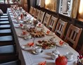 Hochzeit: Kaffeetafel mit Herbstdekoration - Bergwirtschaft Bieleboh Restaurant & Hotel
