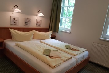 Hochzeit: 5 Doppelzimmer, ein Einzelzimmer und eine Ferienwohnung laden zum Übernachten auf dem Berg ein - Bergwirtschaft Bieleboh Restaurant & Hotel