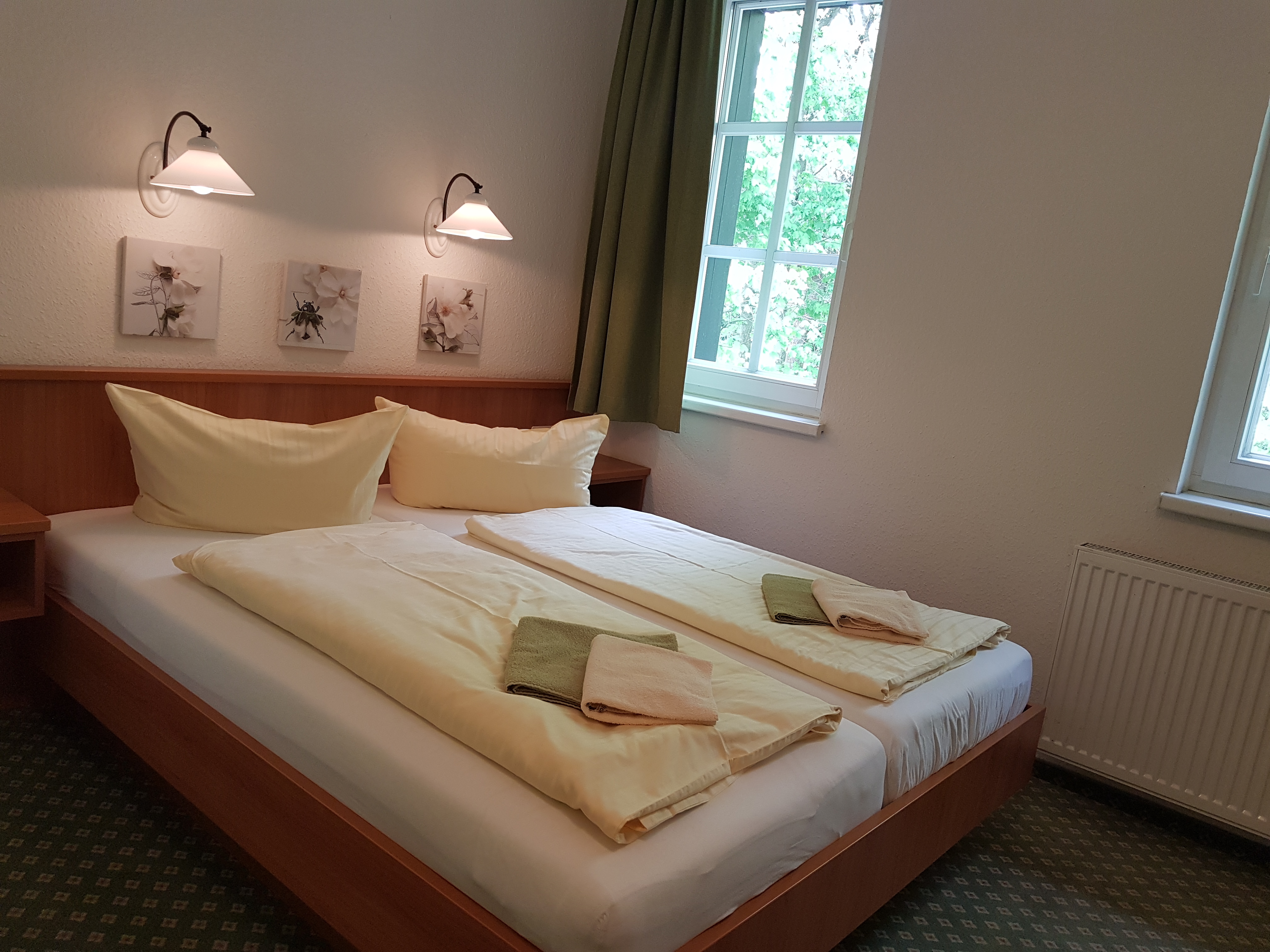 Hochzeit: 5 Doppelzimmer, ein Einzelzimmer und eine Ferienwohnung laden zum Übernachten auf dem Berg ein - Naturresort Bieleboh Restaurant & Hotel