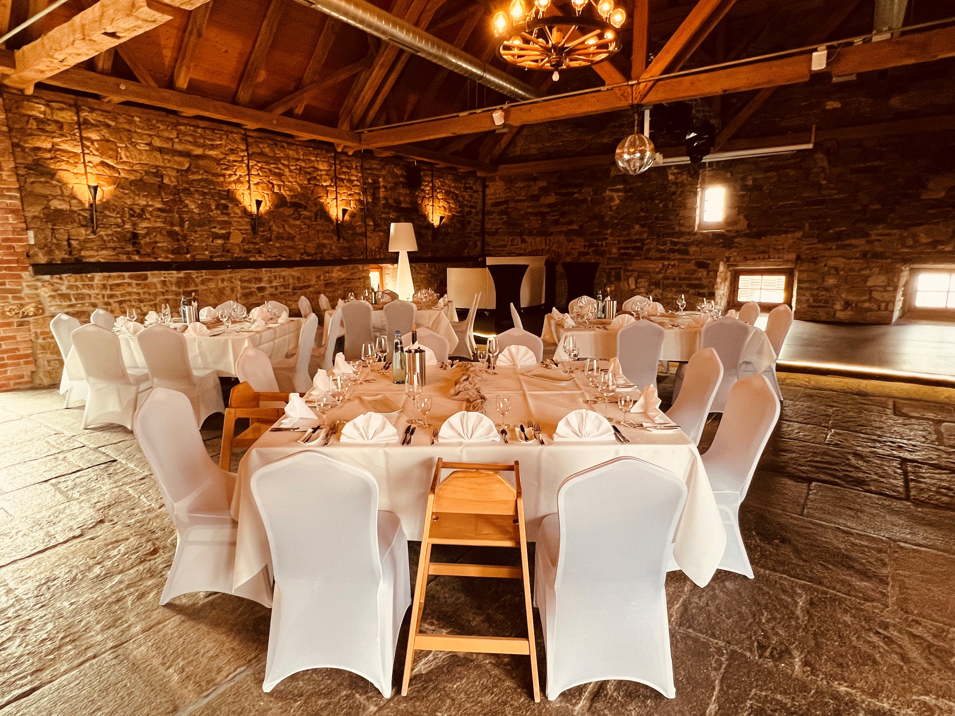 Hochzeitslocation: Location Remise - Würfeltische - Hofgut Domäne GmbH