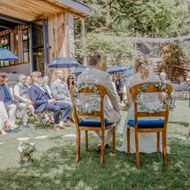 Hochzeit: Der Garten des Sendlhofer's ist einfach perfekt für die standesamtliche Trauung oder eine freie Trauungszerenomie. - Sendlhofer's