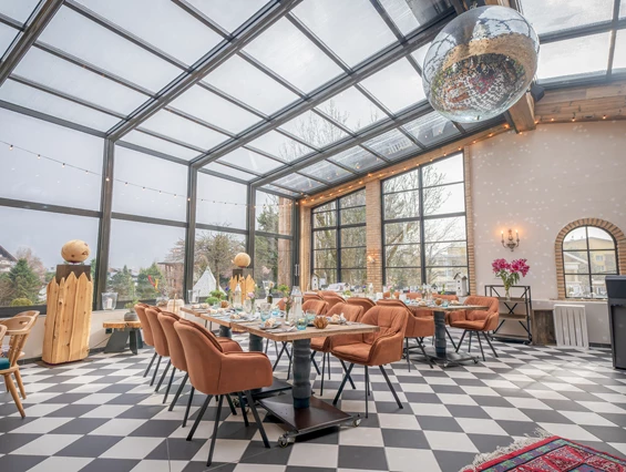 Hochzeit: Der Weitblick im Sendlhofer's ist eine einzigartige Location für eure Hochzeitsfeier - ob Open air Bühne mit Diskofeeling oder kuscheliges Ambiente im Wintergarten. - Sendlhofer's