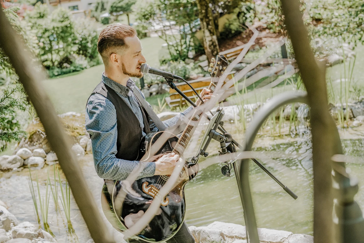 Hochzeit: Ob auf der Open Air Bühne oder als Begleitung der Trauung im Sendlhofer's - Musik muss sein. - Sendlhofer's