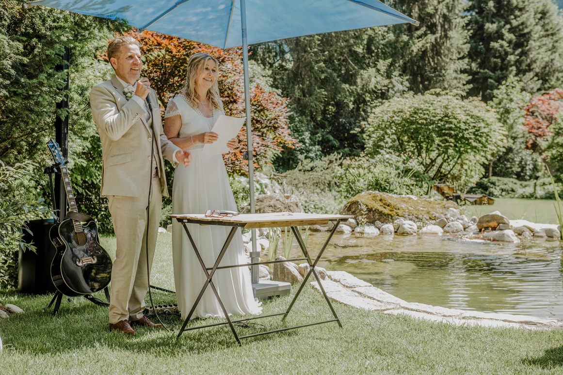 Hochzeit: Der erste Auftritt als Brautpaar im Sendlhofer's. - Sendlhofer's