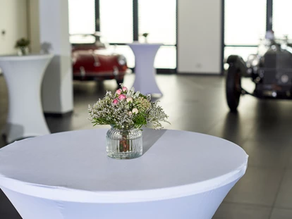 Hochzeit - Geeignet für: Private Feier (Taufe, Erstkommunion,...) - Leonberg (Böblingen) - "Wenn der Weg zur Liebe auf vier Rädern beginnt." - SML CarLocation®