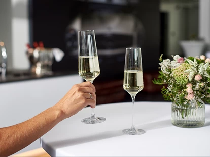 Hochzeit - Geeignet für: Private Feier (Taufe, Erstkommunion,...) - Leonberg (Böblingen) - „Anstoßen auf die Liebe – prickelnd, stilvoll, unvergesslich.“ - SML CarLocation®
