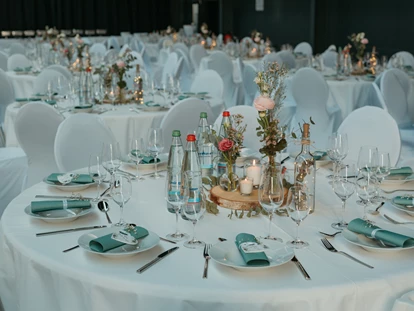 Hochzeit - Geeignet für: Private Feier (Taufe, Erstkommunion,...) - Leonberg (Böblingen) - Hochzeiten bis zum 190 Personen in unserer Eventhalle  - SML CarLocation®
