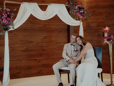 Hochzeitslocation: Auch freie Trauungen sind möglich - sowohl drinnen und draußen - SML CarLocation®