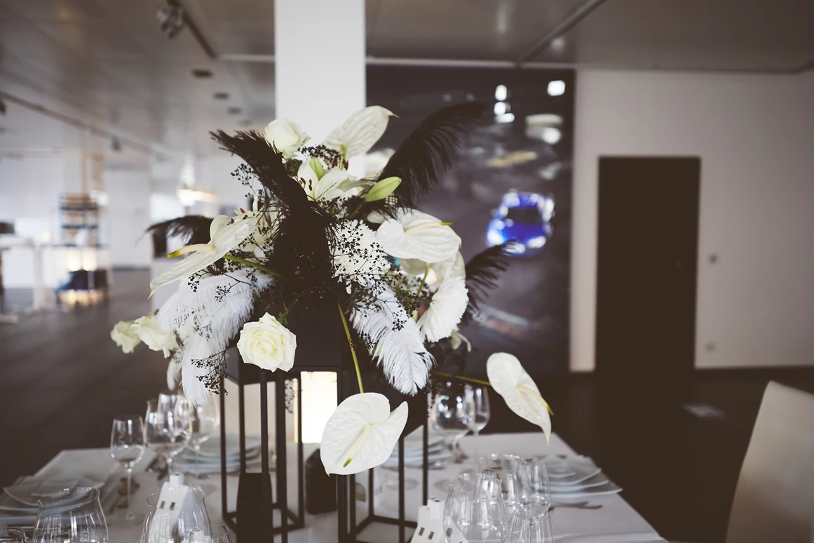 Hochzeitslocation: „Vom ersten Blumenblatt bis zur letzten Kerze – Atmosphäre mit Persönlichkeit.“ - SML CarLocation®