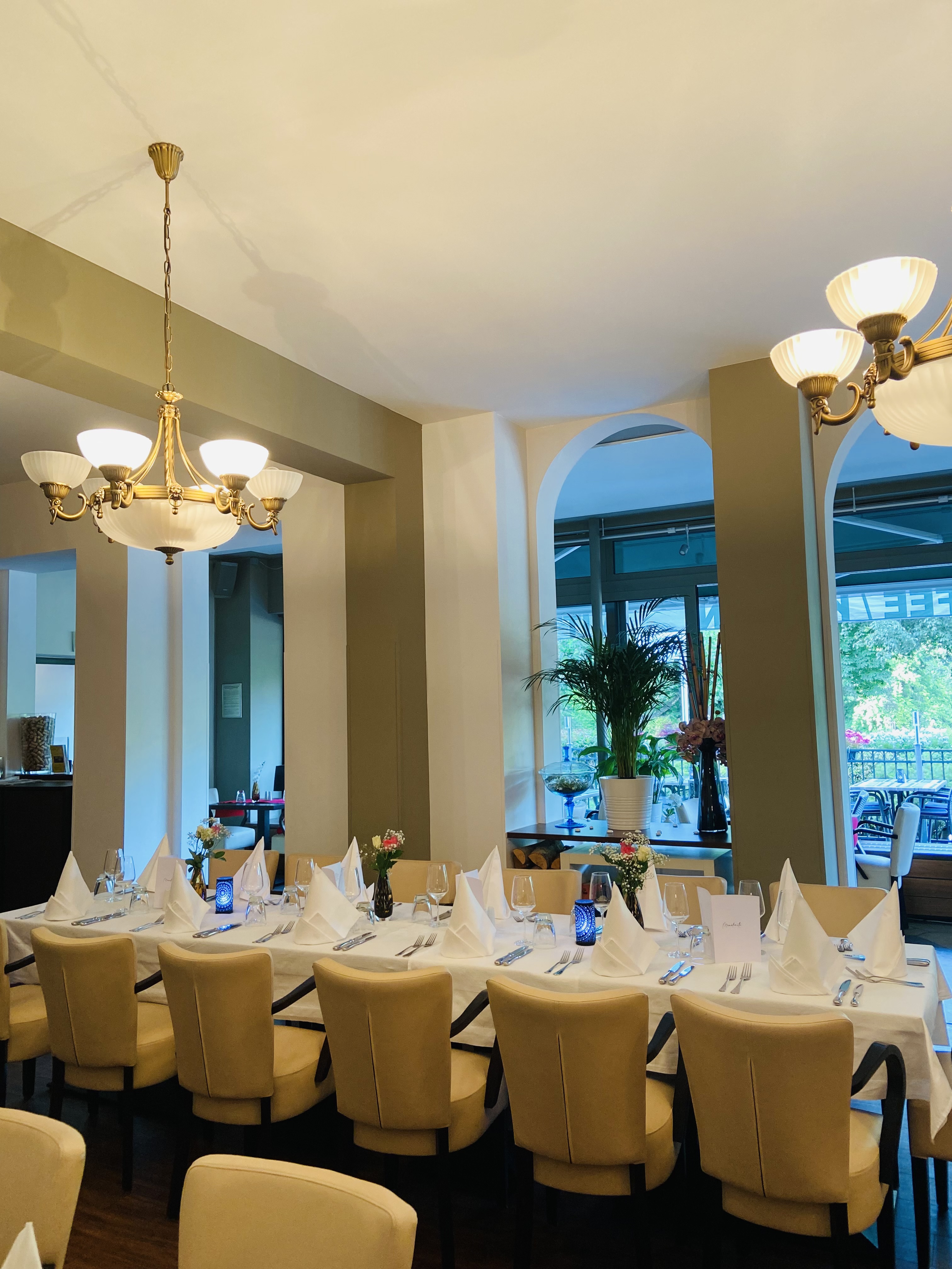 Singh Restaurant am Park  Angaben zu den Festsälen Hauptraum 