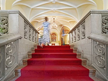 Hochzeitslocation: Willkommen im Schlosshotel Villa Westerberge. Das Eingangsportal ist ein Blickfang und zugleich ein beliebtes Fotomotiv.  - Schlosshotel Villa Westerberge