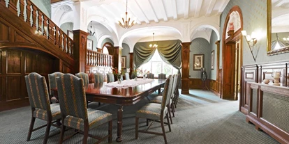 Hochzeit - nächstes Hotel - Aschersleben - Festliche Räume empfangen den Besucher. Hier im Bild der Grüne Salon. - Schlosshotel Villa Westerberge