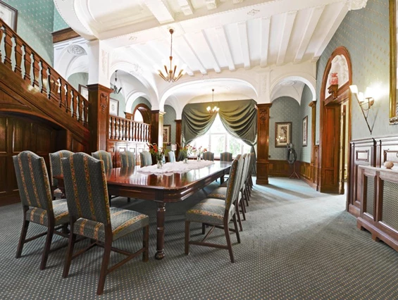 Hochzeitslocation: Festliche Räume empfangen den Besucher. Hier im Bild der Grüne Salon. - Schlosshotel Villa Westerberge