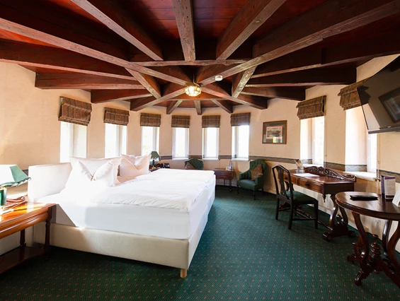 Hochzeitslocation: Vom Turmzimmer aus hat man einen schönen Rundumblick in die Parklandschaft.  - Schlosshotel Villa Westerberge