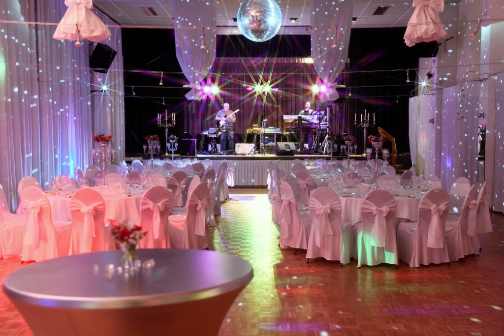 Bruiloft - Hessen - Der große Saal mit der Bühne! - Tanzschule Pelzer