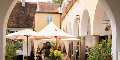 Wedding - PLZ 83562 (Deutschland) - Schloss Hart - Trinken. Essen. Feiern.