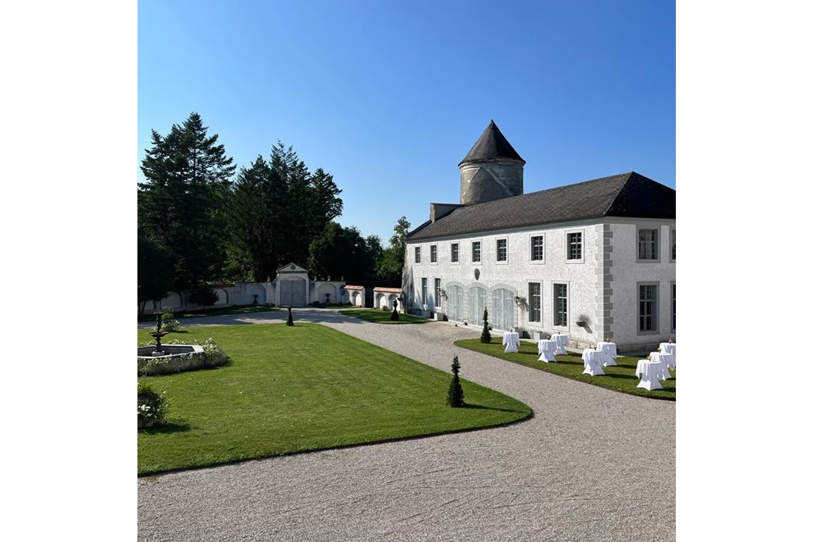 Hochzeitslocation: Innenhof  - Schloss Viehofen