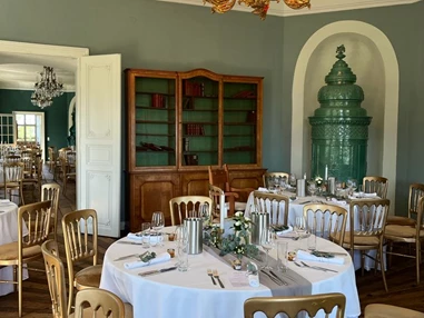 Hochzeitslocation: Bibliothek - Schloss Viehofen
