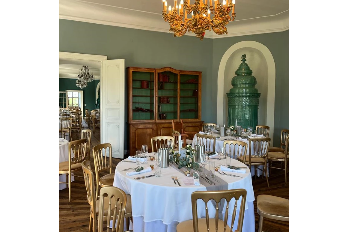 Hochzeitslocation: Bibliothek - Schloss Viehofen